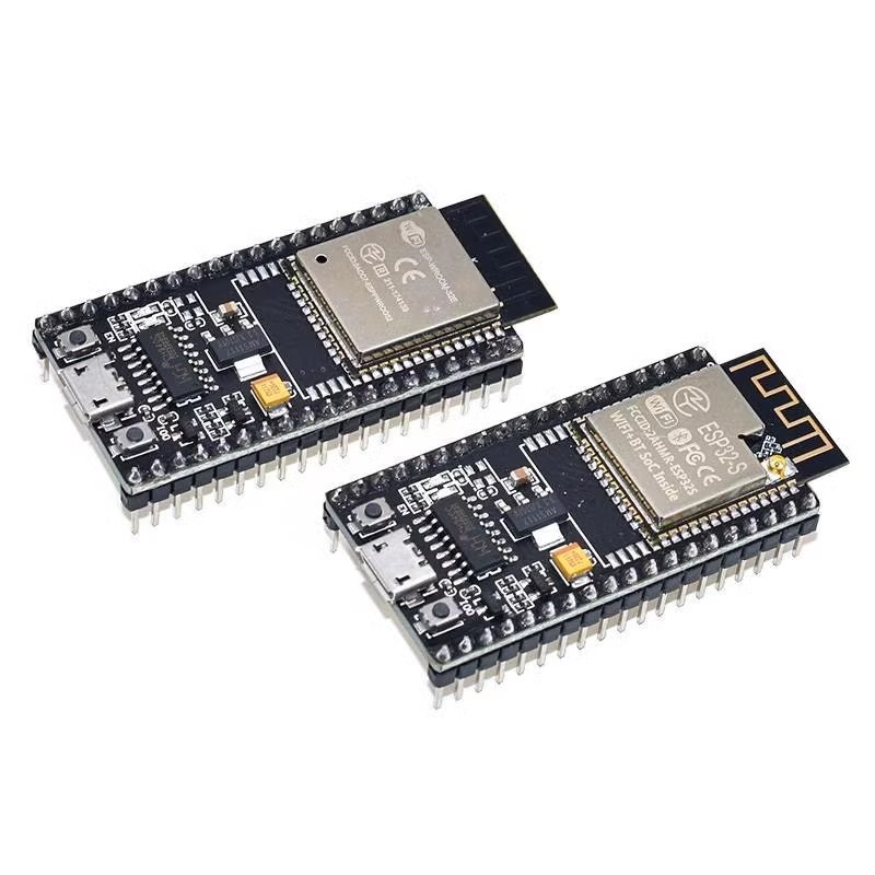 لوحة تطوير واي فاي NodeMCU ESP - مراجعة Nodemcu 32S وسعره