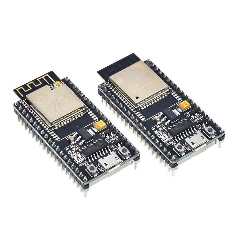 لوحة تطوير واي فاي NodeMCU ESP - مراجعة Nodemcu 32S وسعره